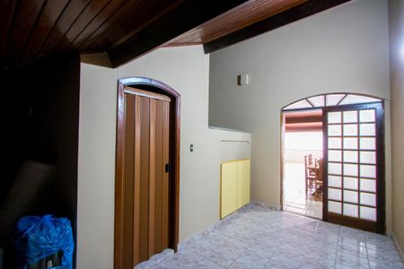 Casa à venda com 250m², 3 quartos e 2 vagas Casa à venda com 250m², 3 quartos e 2 vagasSótão