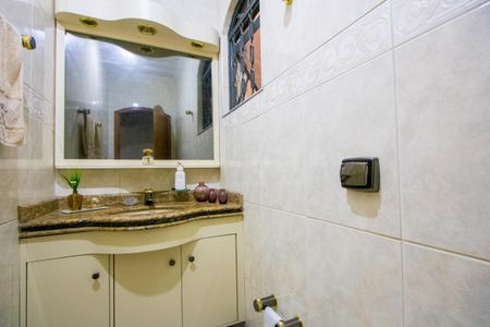 Casa à venda com 250m², 3 quartos e 2 vagas Casa à venda com 250m², 3 quartos e 2 vagasLavabo