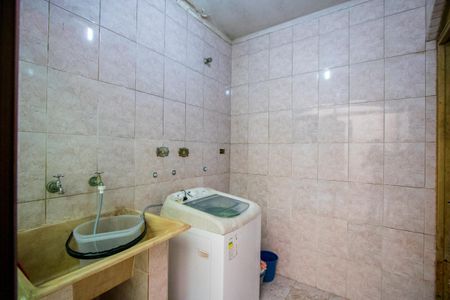 Casa à venda com 250m², 3 quartos e 2 vagas Casa à venda com 250m², 3 quartos e 2 vagasÁrea de serviço