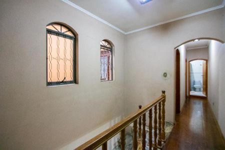 Casa à venda com 250m², 3 quartos e 2 vagas Casa à venda com 250m², 3 quartos e 2 vagasCorredor superior