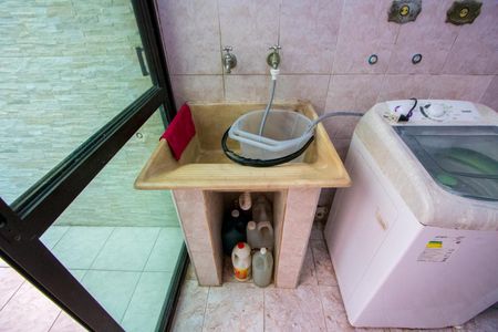 Casa à venda com 250m², 3 quartos e 2 vagas Casa à venda com 250m², 3 quartos e 2 vagasÁrea de serviço