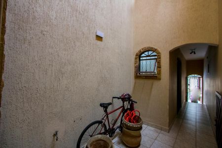 Casa à venda com 250m², 3 quartos e 2 vagas Casa à venda com 250m², 3 quartos e 2 vagasCorredor externo