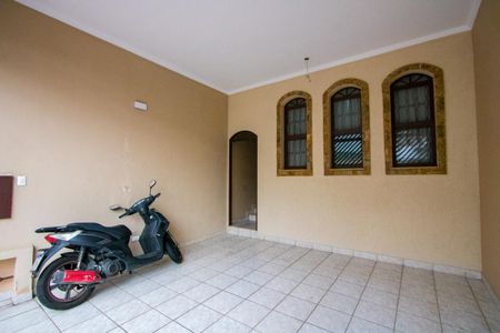 Casa à venda com 250m², 3 quartos e 2 vagas Casa à venda com 250m², 3 quartos e 2 vagasGaragem