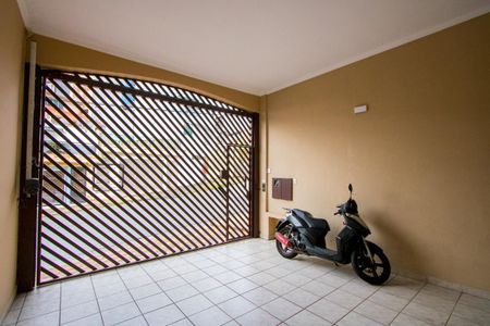 Casa à venda com 250m², 3 quartos e 2 vagas Casa à venda com 250m², 3 quartos e 2 vagasGaragem
