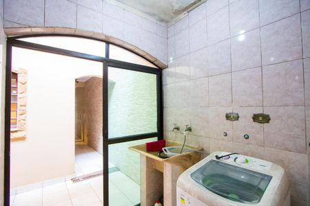 Casa à venda com 250m², 3 quartos e 2 vagas Casa à venda com 250m², 3 quartos e 2 vagasÁrea de serviço