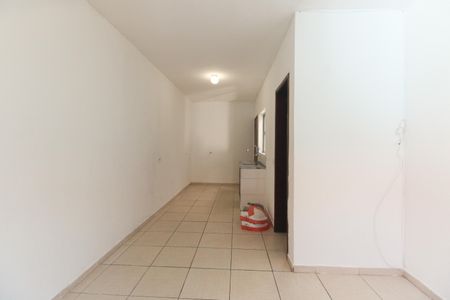 Sala de casa de condomínio para alugar com 2 quartos, 70m² em Chácara Seis de Outubro, São Paulo