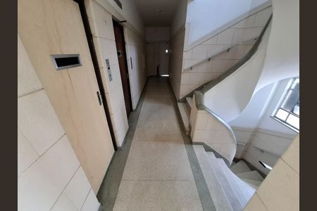 Apartamento para alugar com 89m², 1 quarto e sem vagaCorredor do prédio 