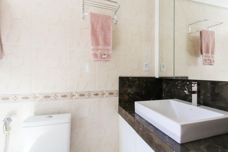 Apartamento à venda com 84m², 2 quartos e 2 vagas Apartamento à venda com 84m², 2 quartos e 2 vagasBanheiro da Suíte