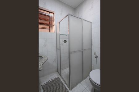 Casa para alugar com 195m², 3 quartos e 2 vagasBanheiro social