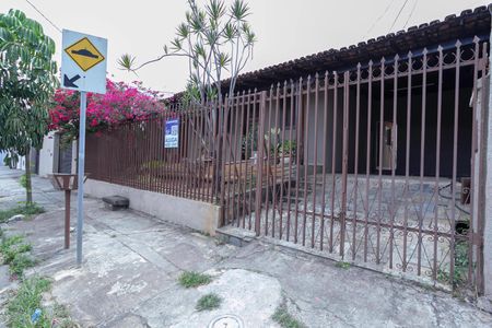 Casa para alugar com 195m², 3 quartos e 2 vagasFachada