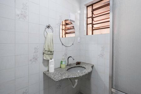 Casa para alugar com 195m², 3 quartos e 2 vagasBanheiro social