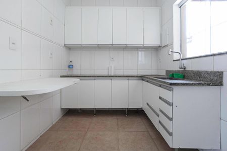 Casa para alugar com 195m², 3 quartos e 2 vagasCozinha