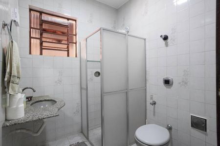 Casa para alugar com 195m², 3 quartos e 2 vagasBanheiro social