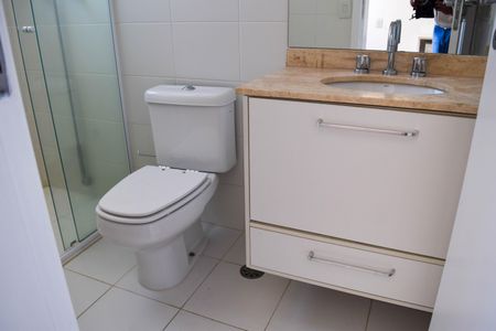 Apartamento para alugar com 224m², 4 quartos e 4 vagas Apartamento para alugar com 224m², 4 quartos e 4 vagasBanheiro da Suíte 1