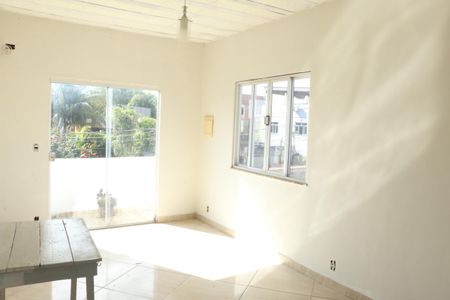 Sala de casa para alugar com 2 quartos, 80m² em Comendador Soares, Nova Iguaçu