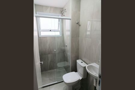 Banheiro de apartamento para alugar com 2 quartos, 46m² em Parque Santa Rosa, Suzano