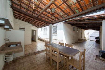 Casa à venda com 200m², 3 quartos e 5 vagasAREA EXTERNA