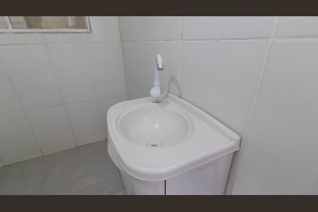 Banheiro de casa para alugar com 1 quarto, 45m² em Burgo Paulista, São Paulo