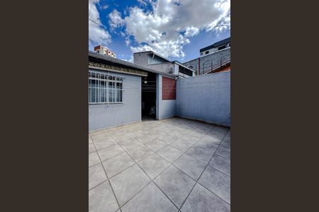 Casa à venda com 227m², 2 quartos e 2 vagas Casa à venda com 227m², 2 quartos e 2 vagasÁrea externa