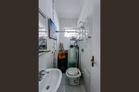 Casa à venda com 227m², 2 quartos e 2 vagas Casa à venda com 227m², 2 quartos e 2 vagasBanheiro