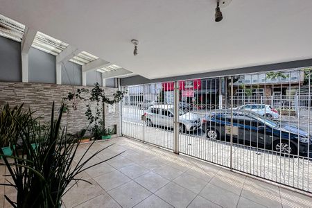 Casa à venda com 227m², 2 quartos e 2 vagas Casa à venda com 227m², 2 quartos e 2 vagasGaragem