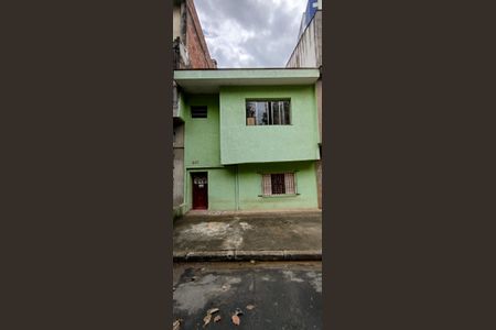 Casa para alugar com 70m², 2 quartos e sem vaga Casa para alugar com 70m², 2 quartos e sem vagaFachada