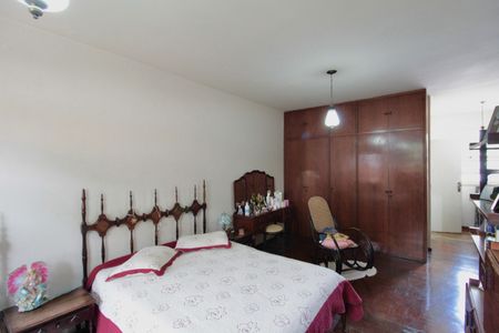 Casa à venda com 330m², 4 quartos e 3 vagasSuite