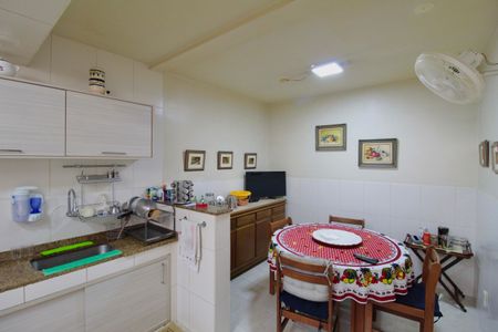 Casa à venda com 330m², 4 quartos e 3 vagasCozinha