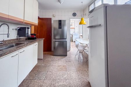 Apartamento para alugar com 165m², 4 quartos e 2 vagas Apartamento para alugar com 165m², 4 quartos e 2 vagasCozinha
