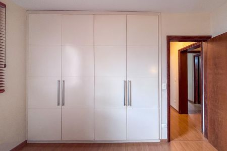 Apartamento para alugar com 165m², 4 quartos e 2 vagas Apartamento para alugar com 165m², 4 quartos e 2 vagasQuarto 3