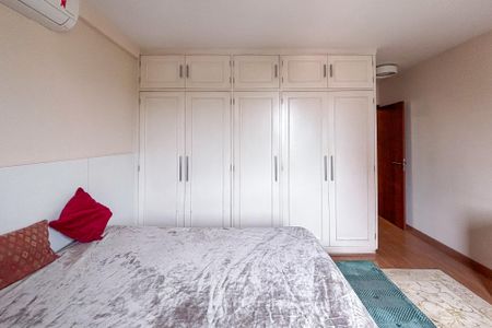 Apartamento para alugar com 165m², 4 quartos e 2 vagas Apartamento para alugar com 165m², 4 quartos e 2 vagasSuíte