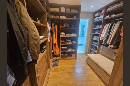 Apartamento à venda com 200m², 3 quartos e 3 vagasCloset da suíte 1