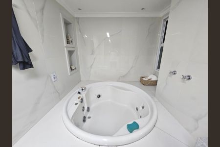 Apartamento à venda com 200m², 3 quartos e 3 vagasBanheiro da Suíte 1