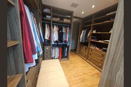 Apartamento à venda com 200m², 3 quartos e 3 vagasCloset da suíte 1