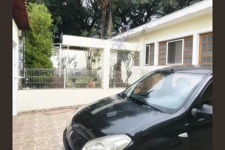 Casa à venda com 300m², 4 quartos e 2 vagas Casa à venda com 300m², 4 quartos e 2 vagasFoto 02