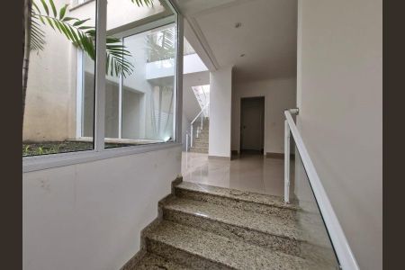 Casa à venda com 362m², 4 quartos e 5 vagas Casa à venda com 362m², 4 quartos e 5 vagasFoto 09