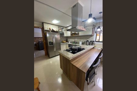 Casa à venda com 228m², 3 quartos e 4 vagas Casa à venda com 228m², 3 quartos e 4 vagasFoto 05