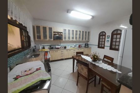 Foto 02 de casa à venda com 3 quartos, 213m² em Umuarama, Osasco