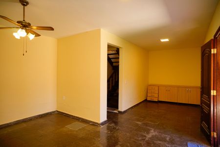 Sala de casa à venda com 3 quartos, 165m² em Itaipu, Niterói