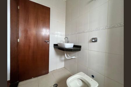 Casa para alugar com 210m², 3 quartos e 4 vagasBanheiro da Suíte 1