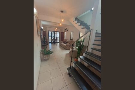 Casa à venda com 277m², 3 quartos e 1 vagaFoto 02