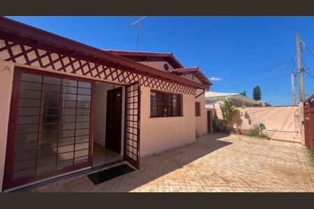 Casa para alugar com 200m², 3 quartos e 2 vagas Casa para alugar com 200m², 3 quartos e 2 vagasÁrea Externa