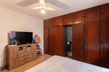 Casa à venda com 440m², 5 quartos e 2 vagasSuíte 1