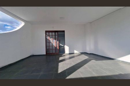 Casa à venda com 252m², 3 quartos e 2 vagas Casa à venda com 252m², 3 quartos e 2 vagasFoto 06