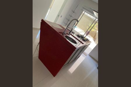 Casa à venda com 476m², 4 quartos e 6 vagasFoto 02