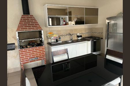 Casa à venda com 360m², 4 quartos e 2 vagas Casa à venda com 360m², 4 quartos e 2 vagasFoto 26