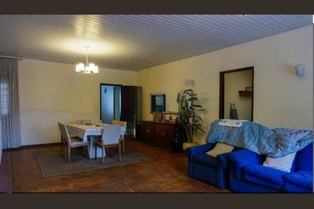 Casa à venda com 220m², 2 quartos e 1 vagaFoto 02