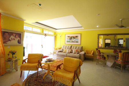 Sala de casa de condomínio para alugar com 4 quartos, 242m² em Freguesia (jacarepaguá), Rio de Janeiro