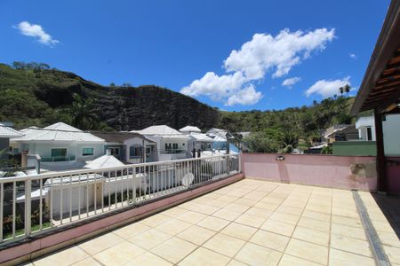 Casa de condomínio para alugar com 242m², 4 quartos e 1 vagaTerraço