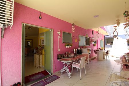 Casa de condomínio para alugar com 242m², 4 quartos e 1 vagaVaranda